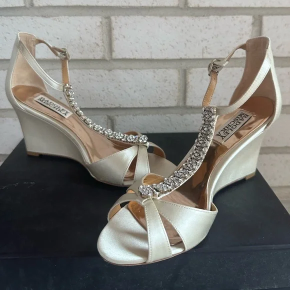 Badgley Mischka Shoes Badgley Mischka Romance Wedges In Ivory